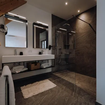 Apartman Winzerhof - *